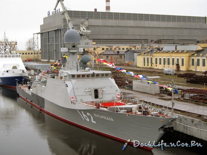 Tàu pháo Makhachkala